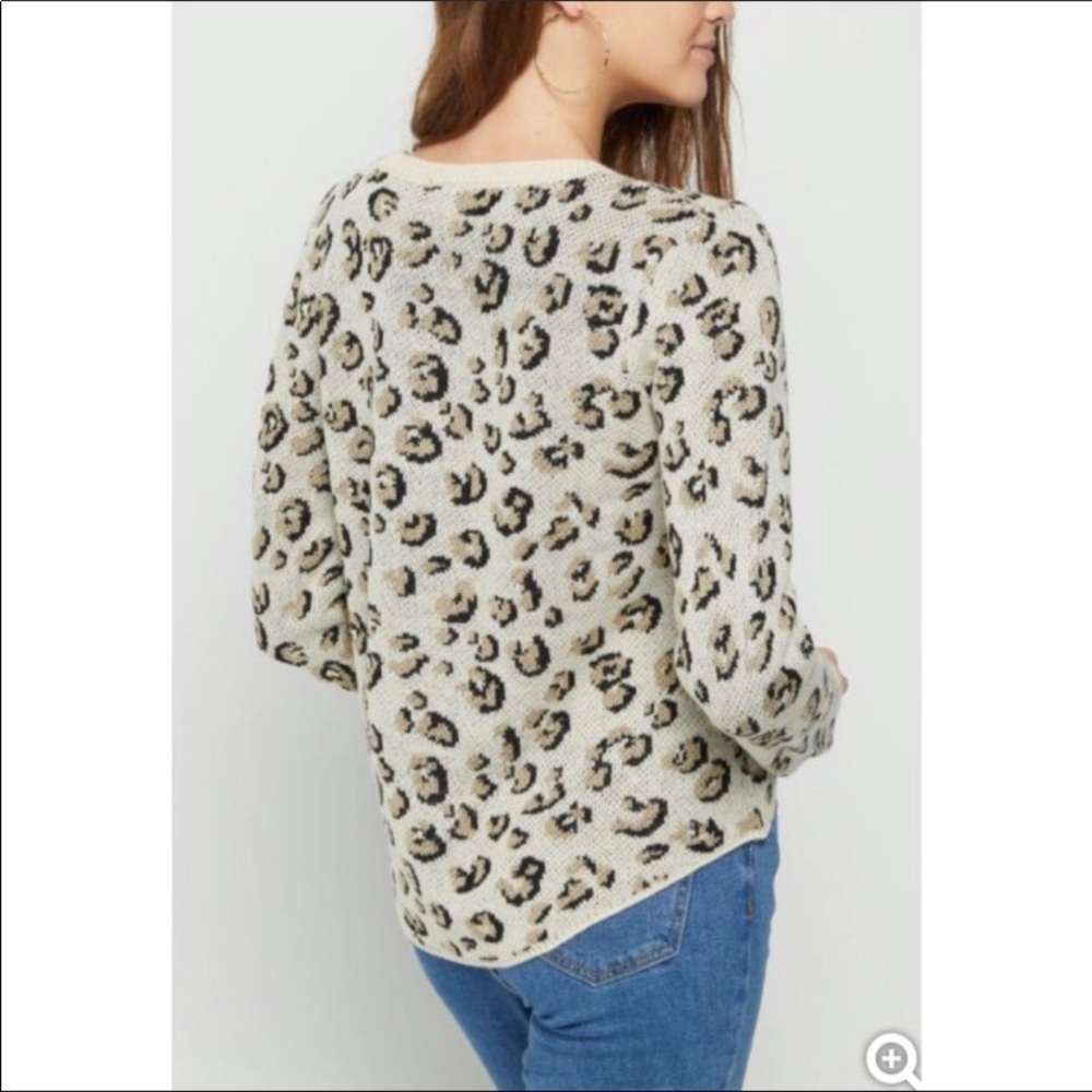RUE 21 Cropped Cheetah High Low Sweater   Medium